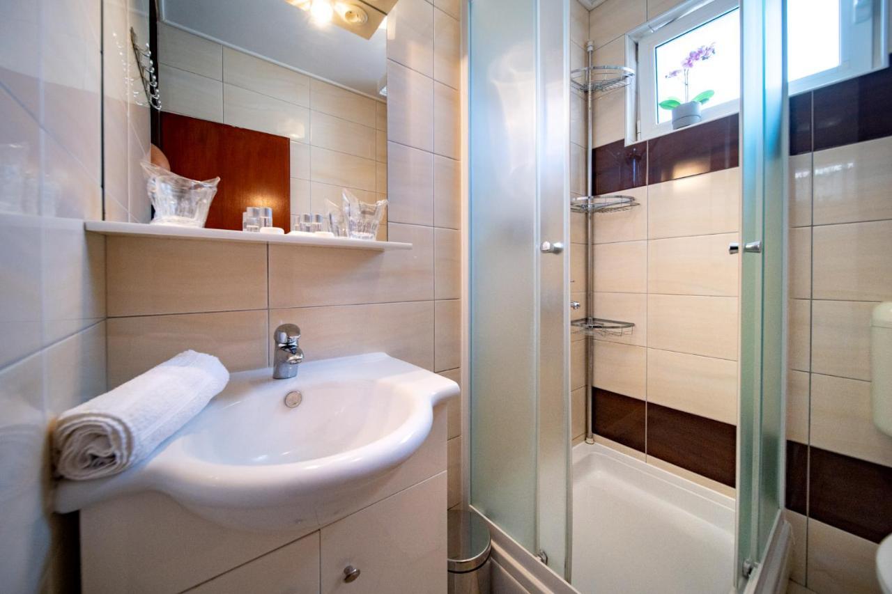 Apartments Lazaric Lopar Bagian luar foto