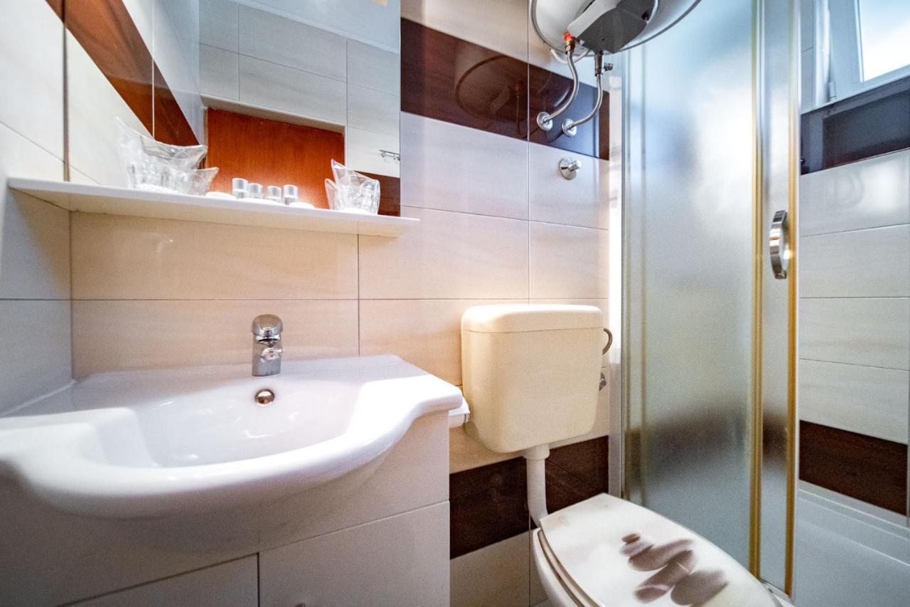 Apartments Lazaric Lopar Bagian luar foto