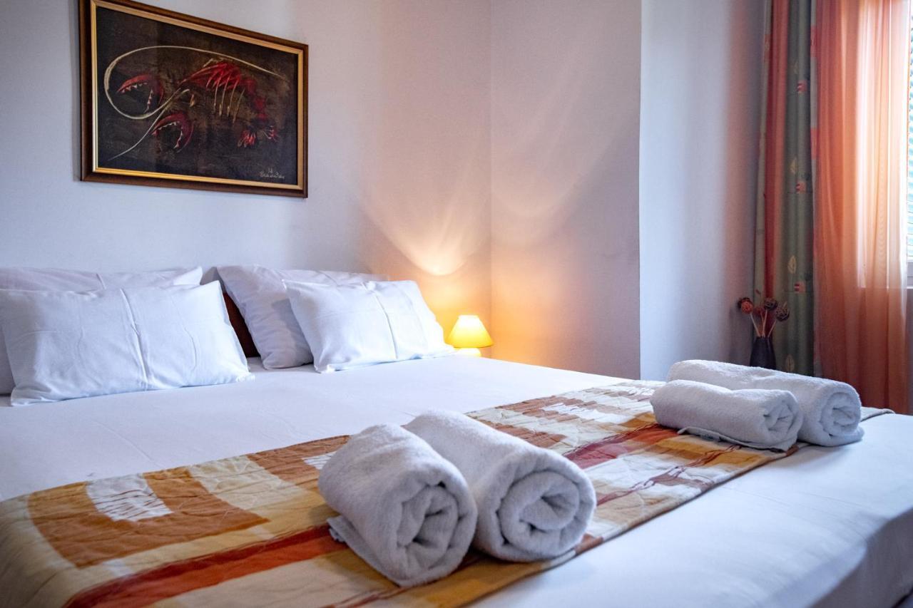 Apartments Lazaric Lopar Bagian luar foto