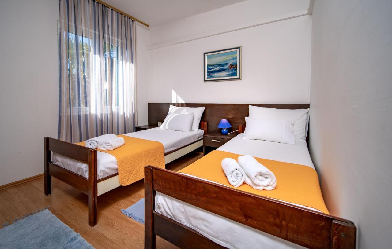 Apartments Lazaric Lopar Bagian luar foto