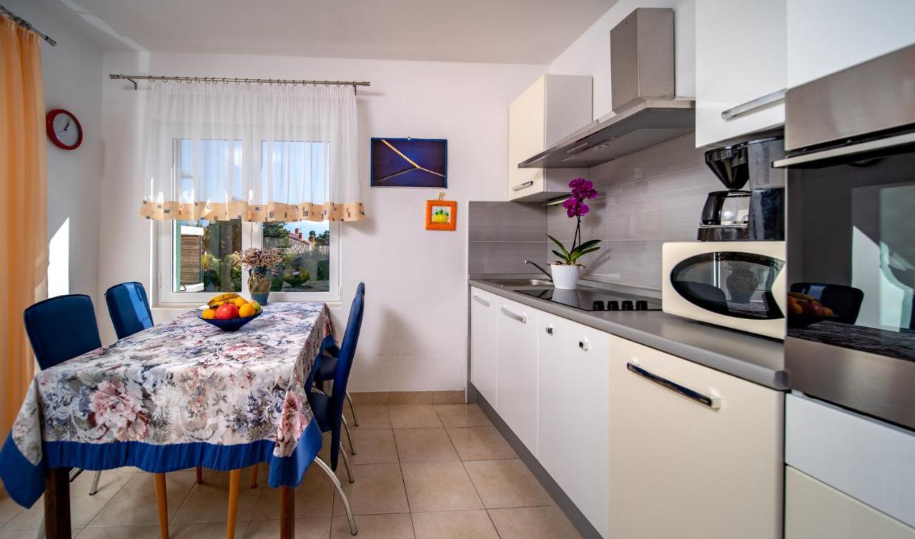 Apartments Lazaric Lopar Bagian luar foto