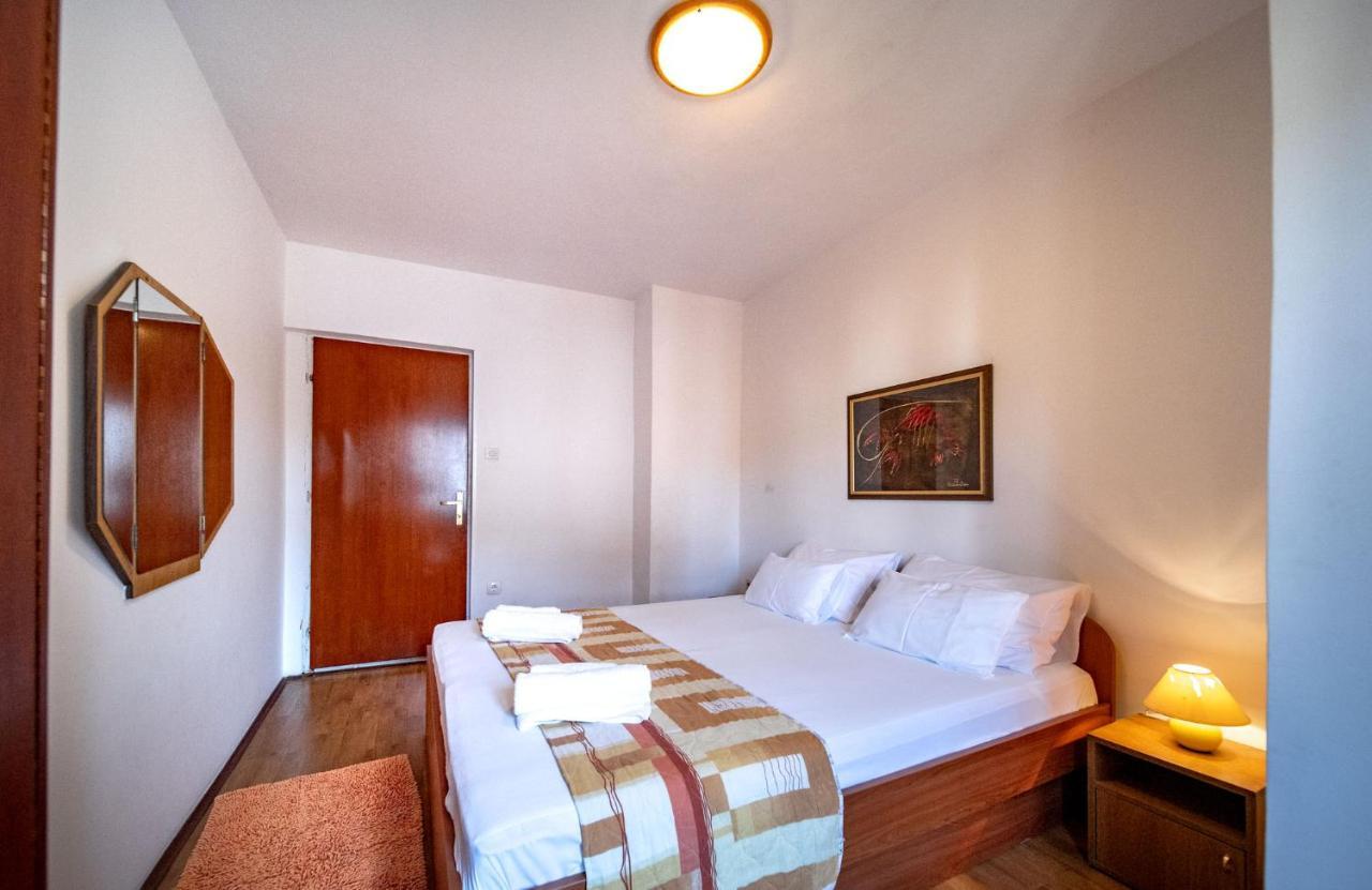 Apartments Lazaric Lopar Bagian luar foto